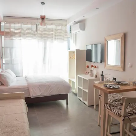 3c's Thess At The Old Frankish Quarter - Ladadika/ Merchant's Square *