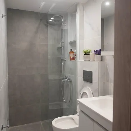 3c's Thess At The Old Frankish Quarter - Ladadika/ Merchant's Square *